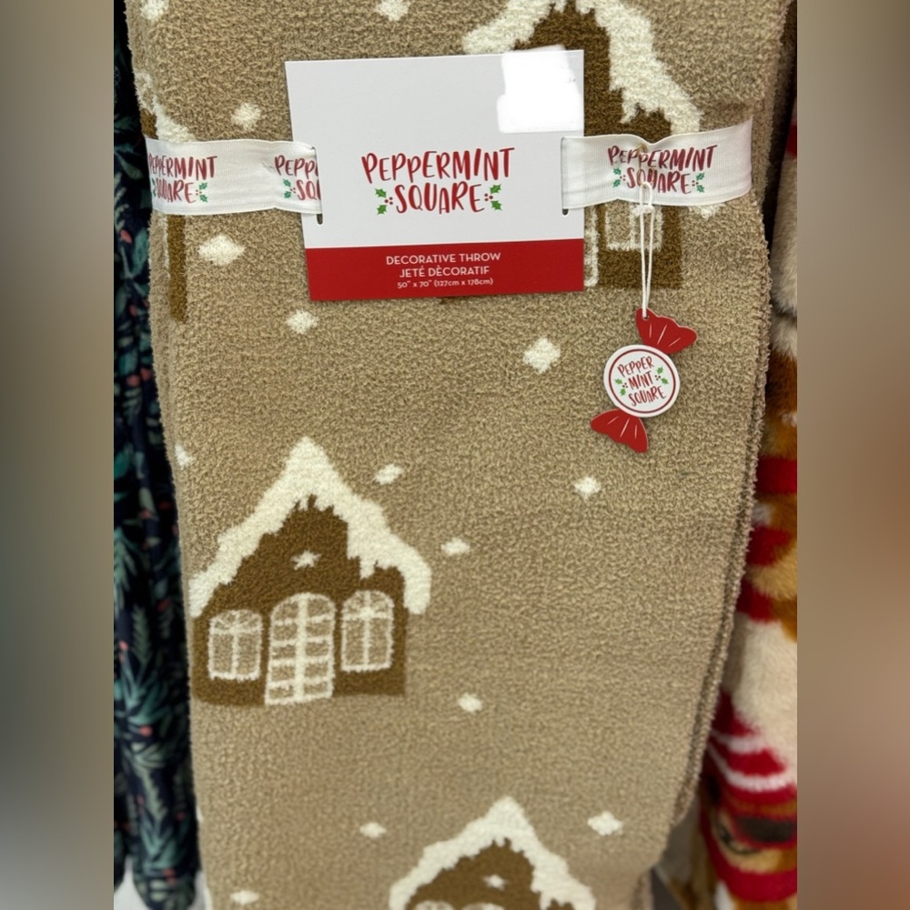 Peppermint Tan and White Decorative Throw